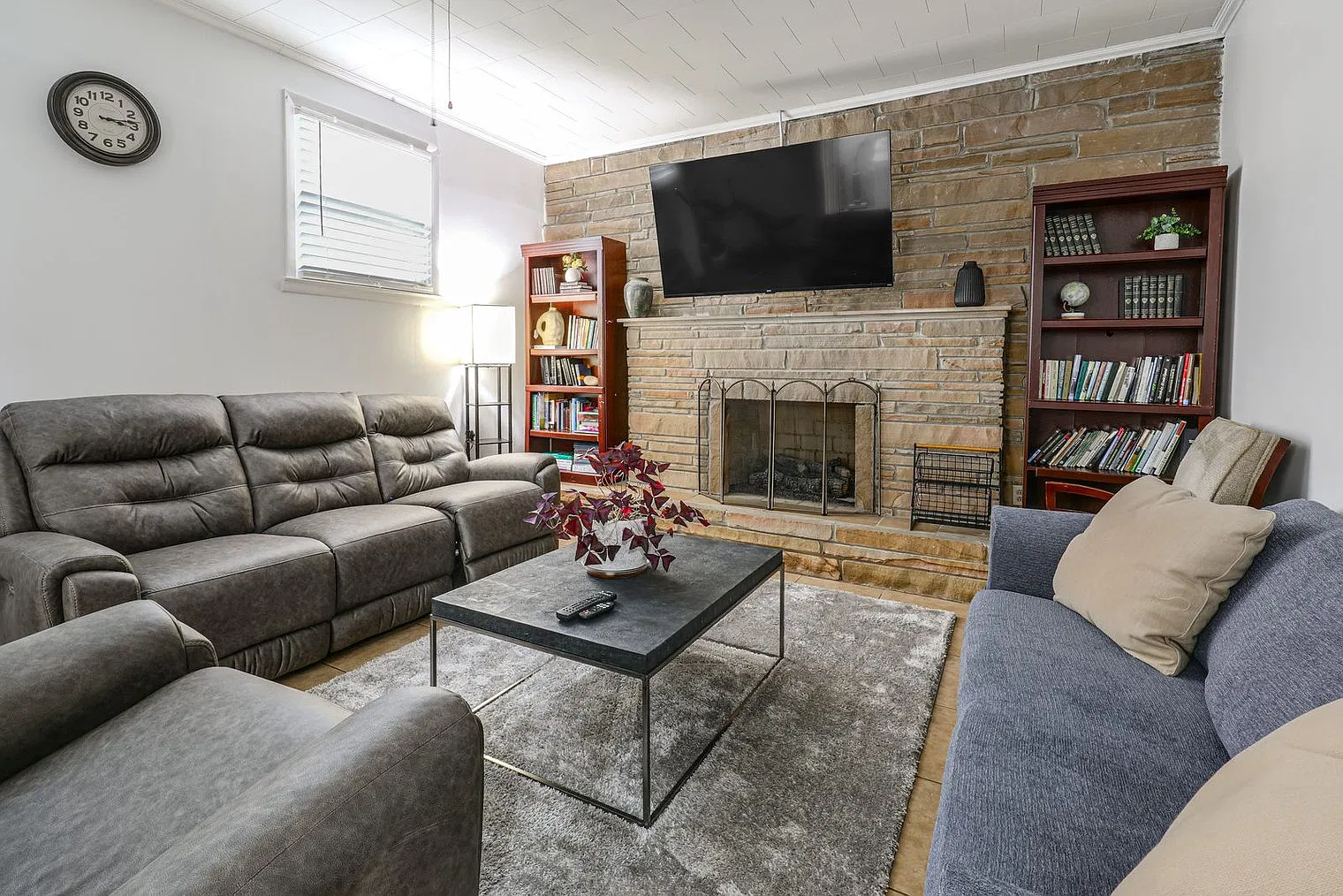3 bed, 2.0 bath, 1765 sqft, $5,163 — Photo 1