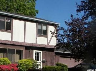 5895 Suwanee Dr, Mentor On The Lake, OH 44060