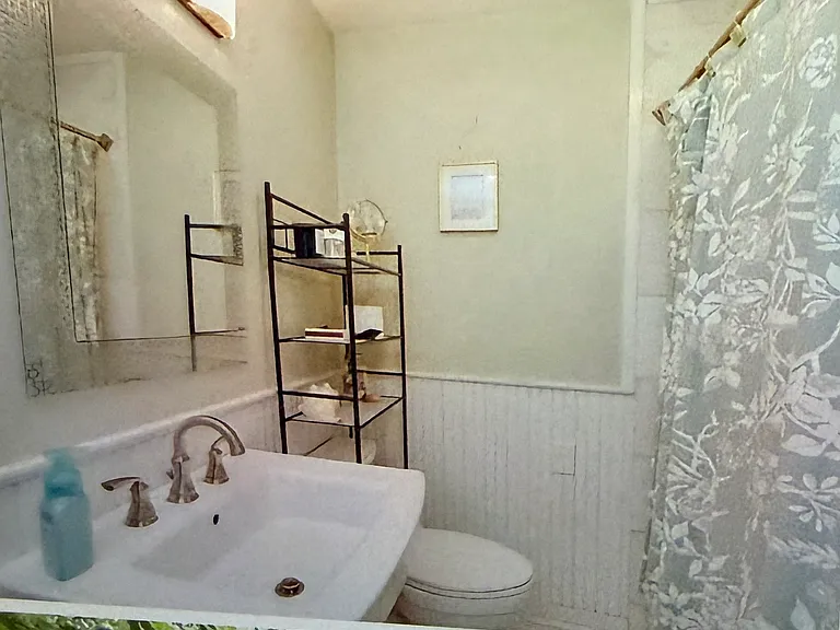 422 Sinclair St — Photo 1