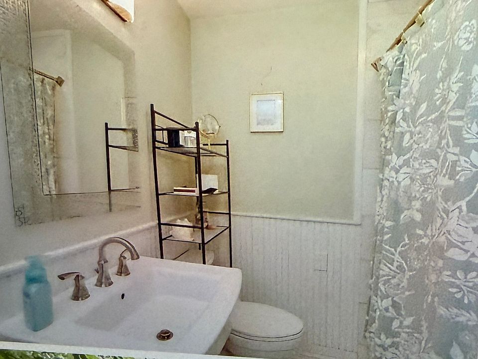 1st image of 422 Sinclair St