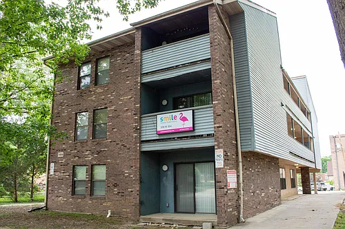 506 W Elm St Photo 1