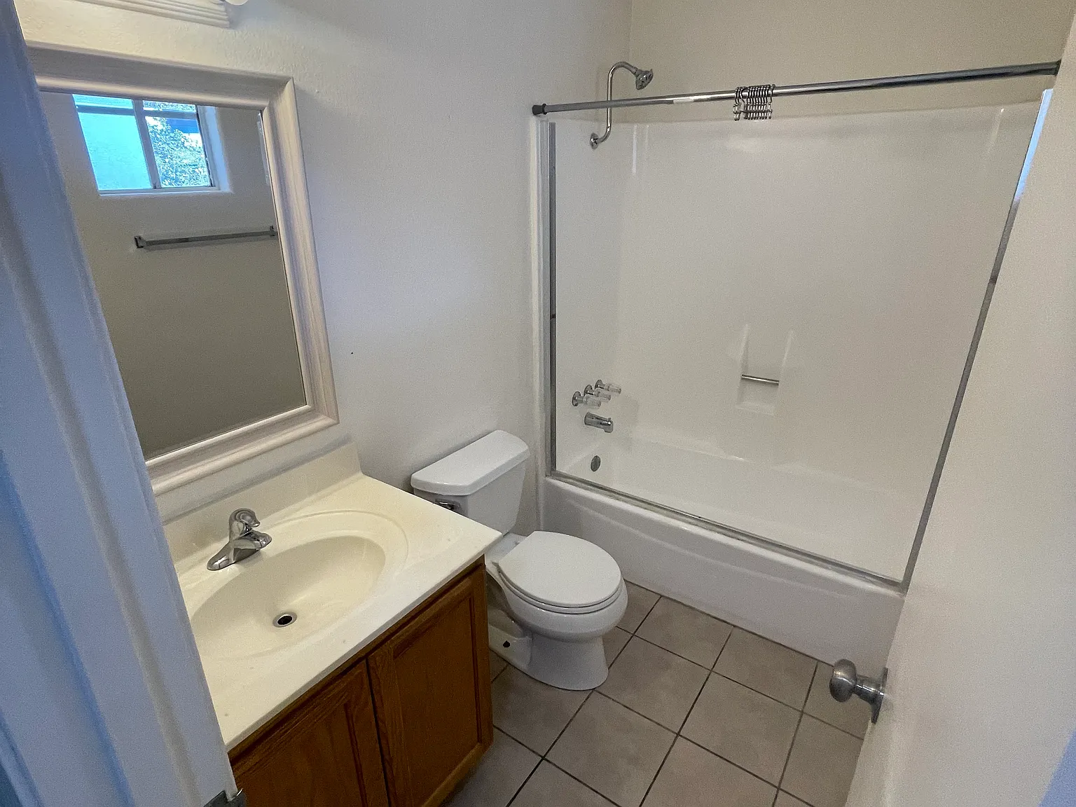 2 bed, 862 sqft, $1,300 — Photo 3