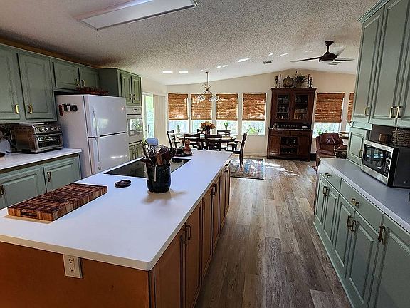 5th image of 131 Cypress Grove Ln