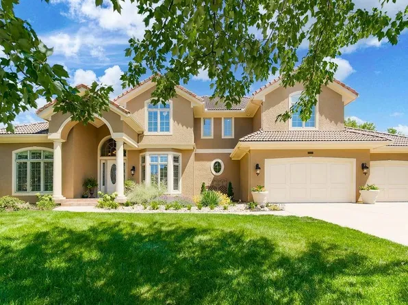 8703 Pine St, Lenexa, KS 66220