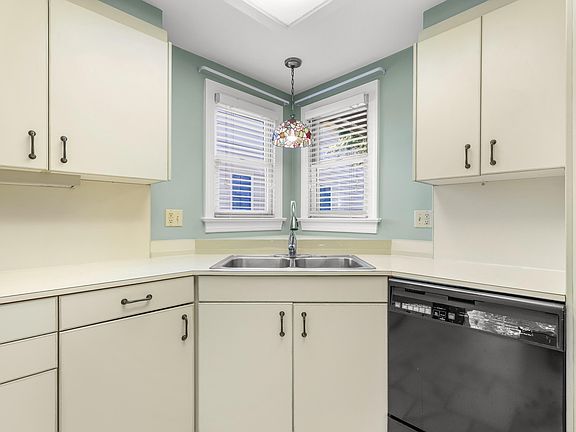5th image of 109 E Wind Ln