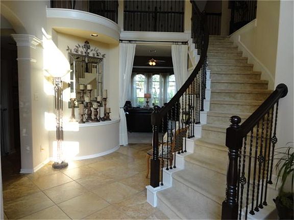 2nd image of 611 Stubbs Bend Dr