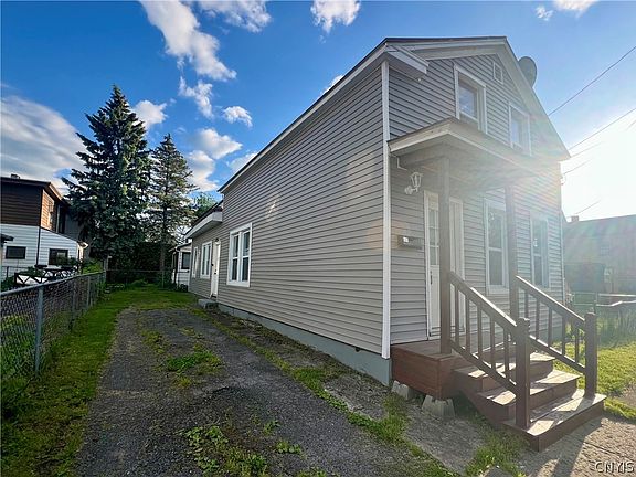 2nd image of 707 Spring St