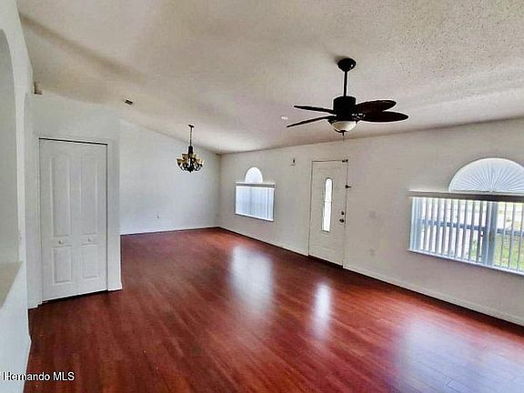 4th image of 11495 Cavern Rd