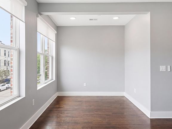 3rd image of 50 Laidlaw Ave APT 2