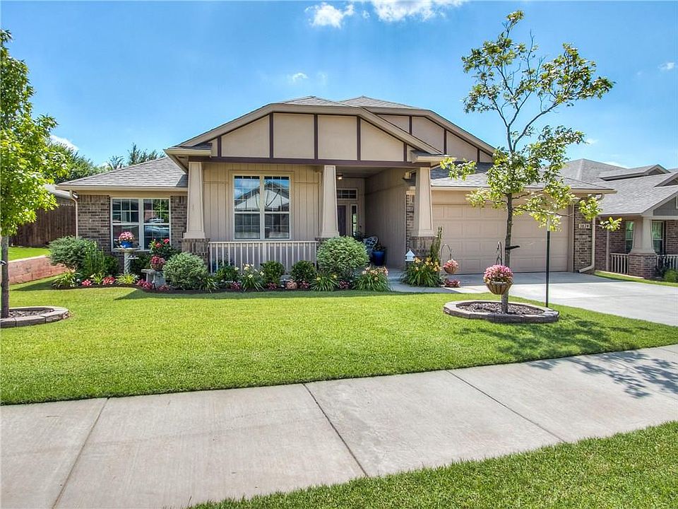 1st image of 3824 Sierra Vista Way