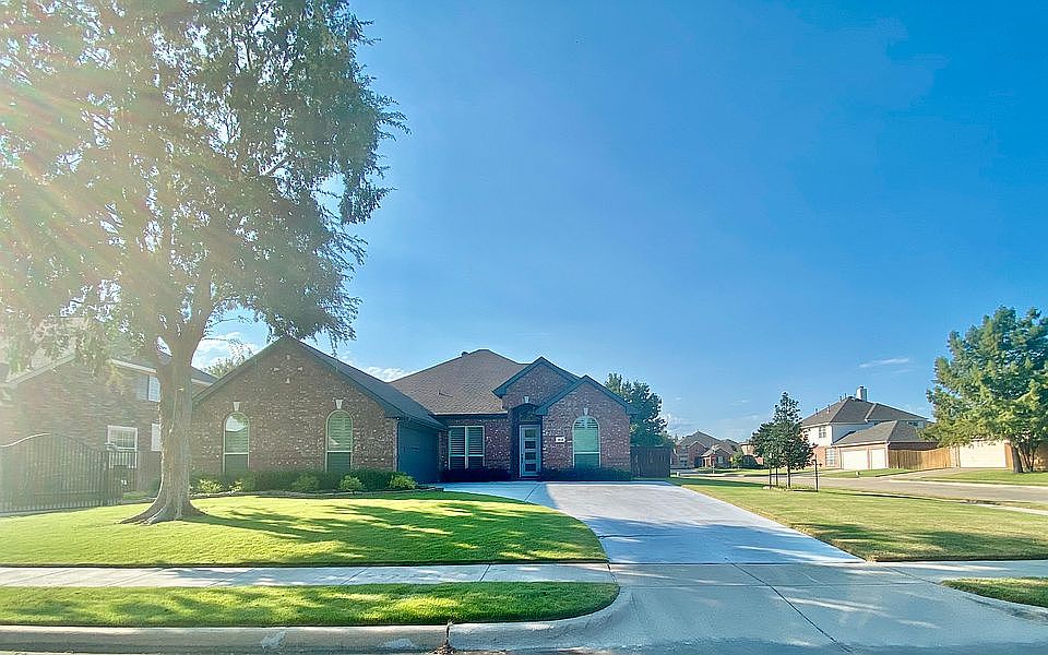1st image of 1812 Falcon Dr