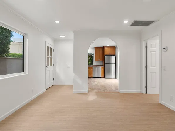 704 Westbourne Dr #1/2, West Hollywood, CA 90069