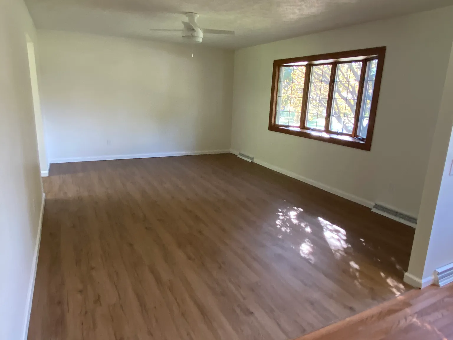 230 W Dilcrest Cir — Photo 3
