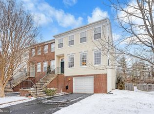 14648 Seasons Dr, Centreville, VA 20120