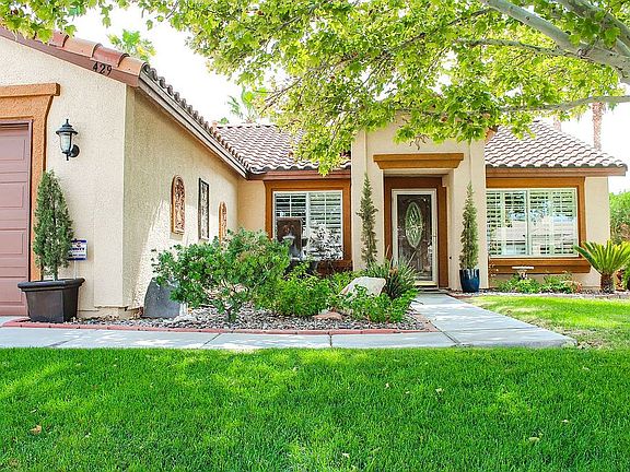 2nd image of 429 Flores Cir