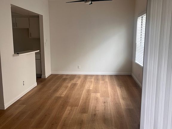 4th image of 15215 Dickens St #207