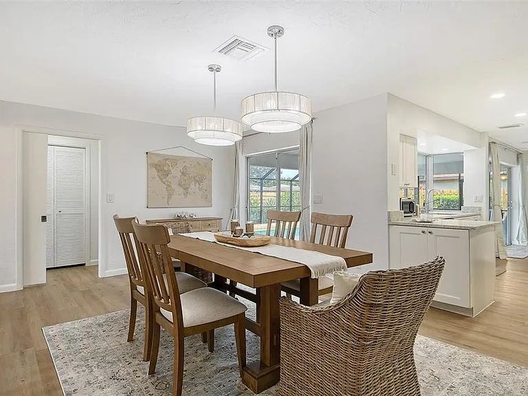 6722 Roxbury Dr — Photo 34