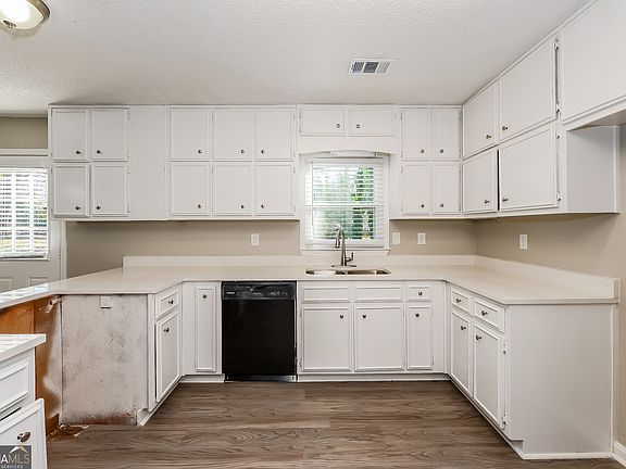 5th image of 105 Vesta Ct