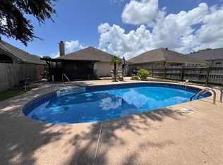 211 S 5th 1/2 St, Nederland, TX 77627