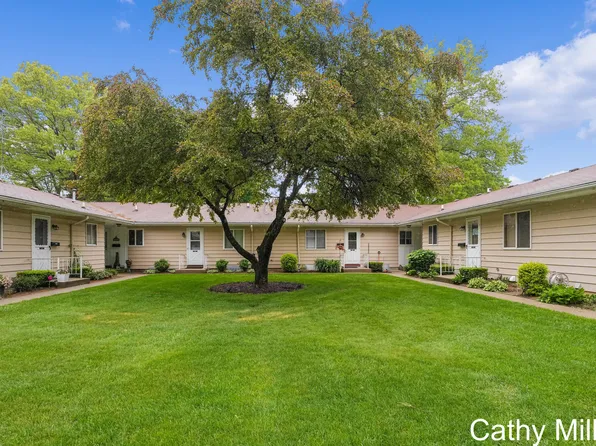 5887 Leisure South Dr SE, Kentwood, MI 49548