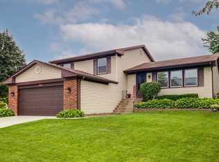 1045 Worthington Dr, Hoffman Estates, IL 60169