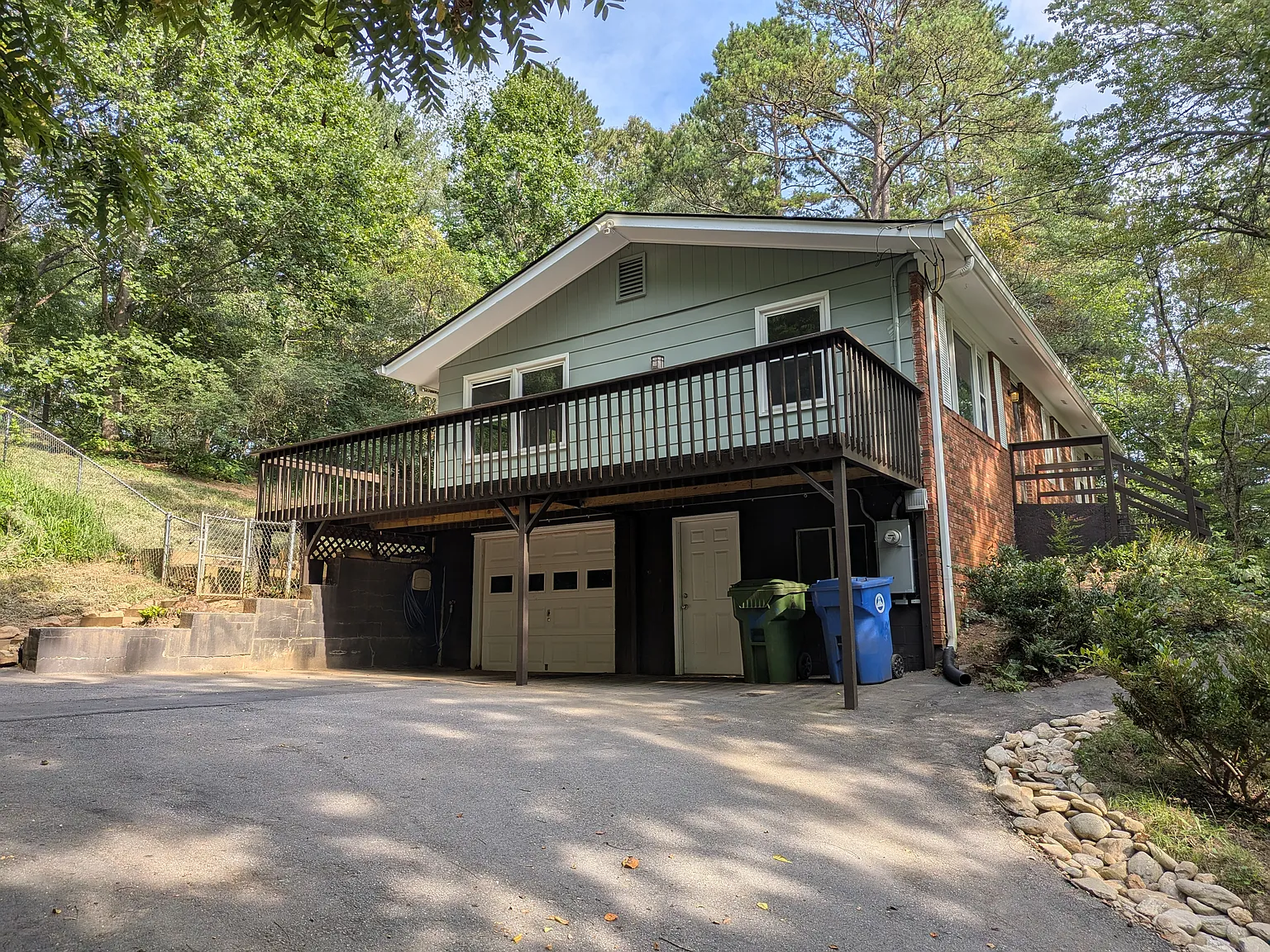 3 bed, 1.5 bath, 1417 sqft, $2,300 — Photo 1