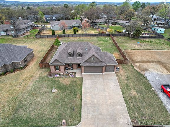 2nd image of 1420 Maybelle Dr