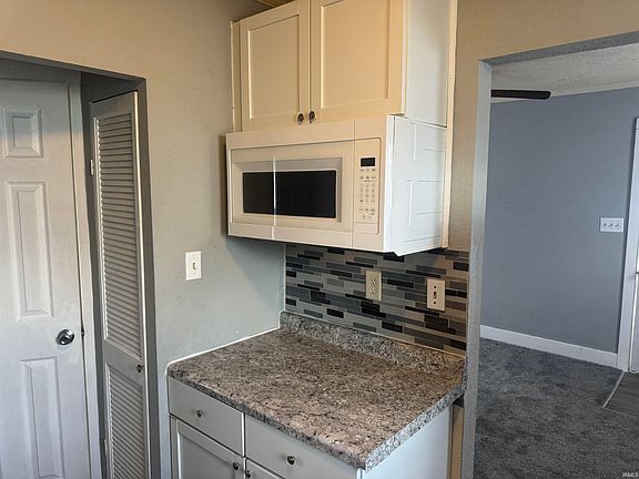 4th image of 1019 E Elm St