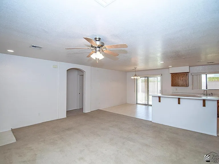 10313 E 38th Pl — Photo 4
