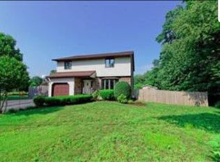 4 Willow Dr, Schenectady, NY 12303