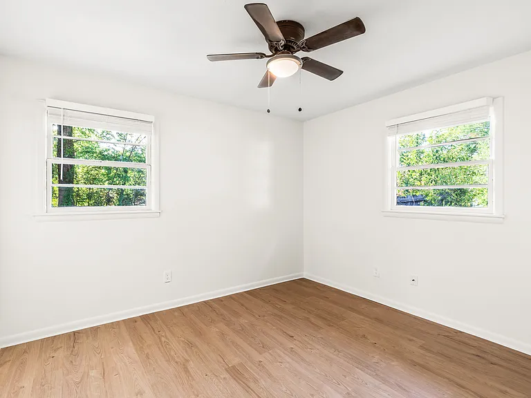 307 Springdale Dr #B — Photo 9