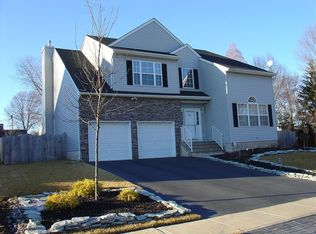 35 Sundew Dr, Ewing, NJ 08638