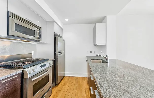 Rented by Bond New York | media 23