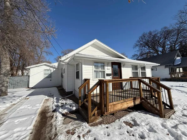 905 8th Ave NE, Minot, ND 58703