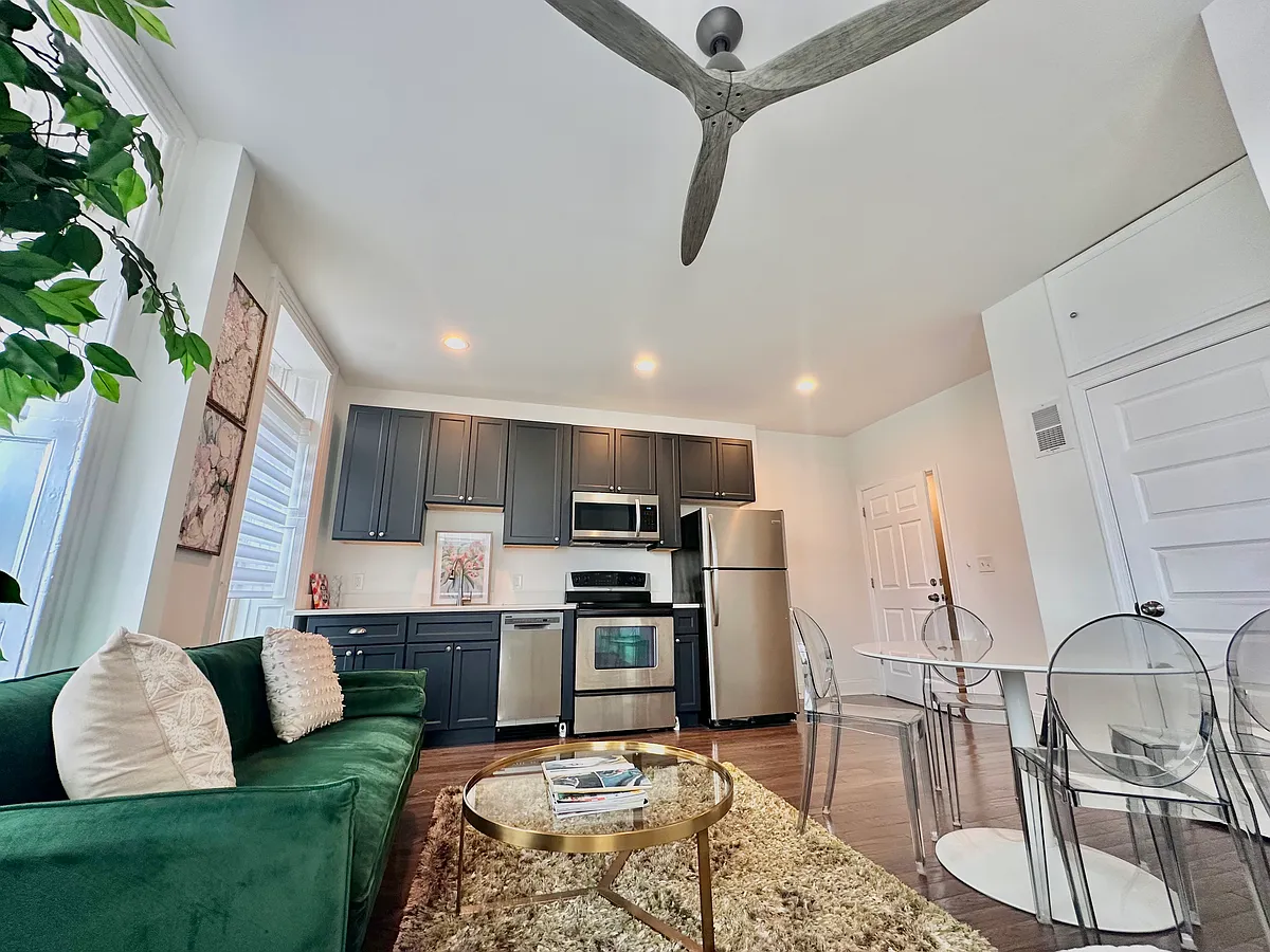 Building Photo - 1646 E Baltimore St #6