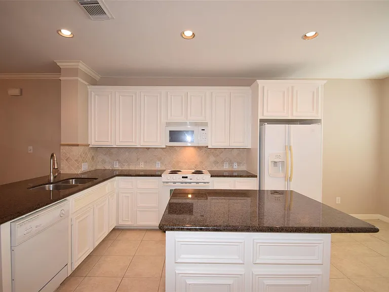 722 Memorial Heights Dr — Photo 12