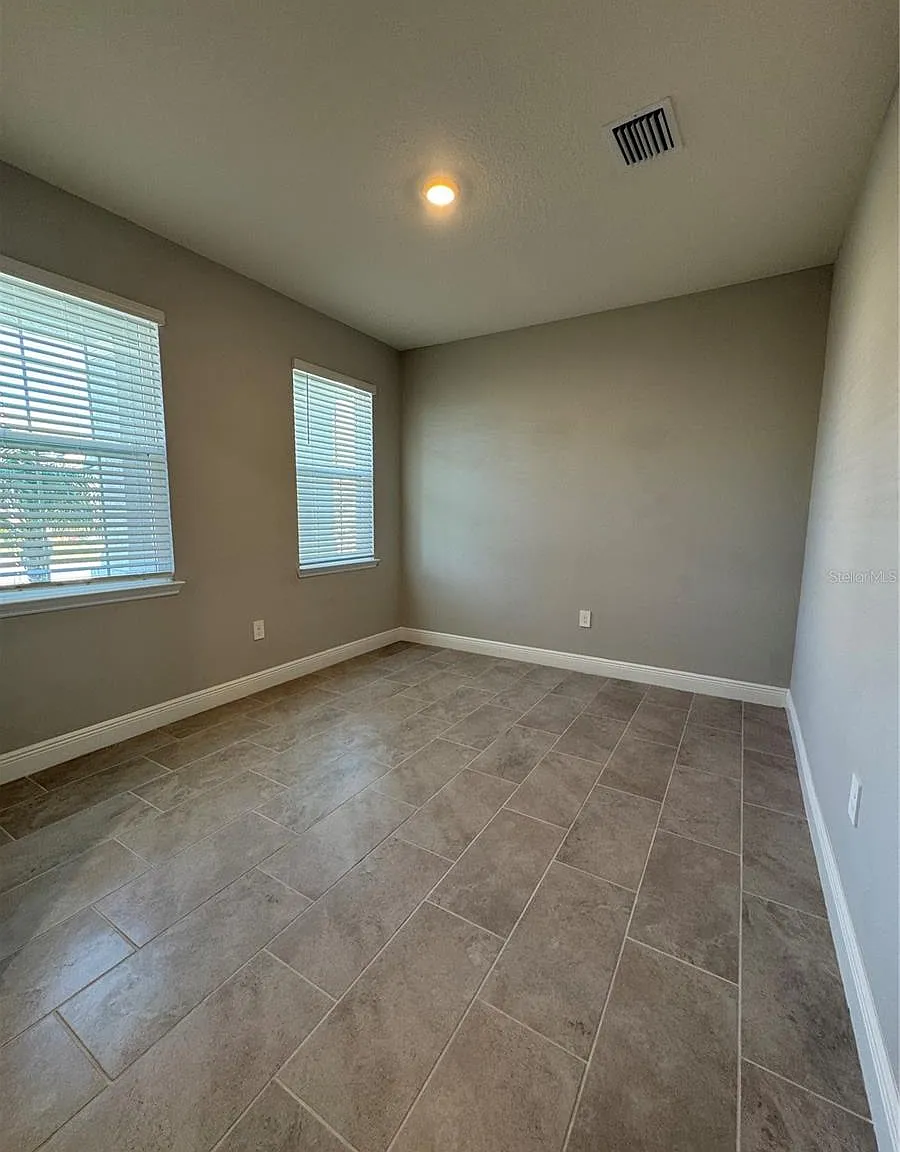4 bed, 2756 sqft, $3,300 — Photo 3