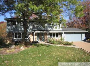 1613 Berne Cir NE, Minneapolis, MN 55421