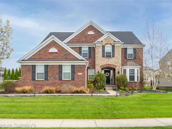 24636 Padstone Dr, South Lyon, MI 48178