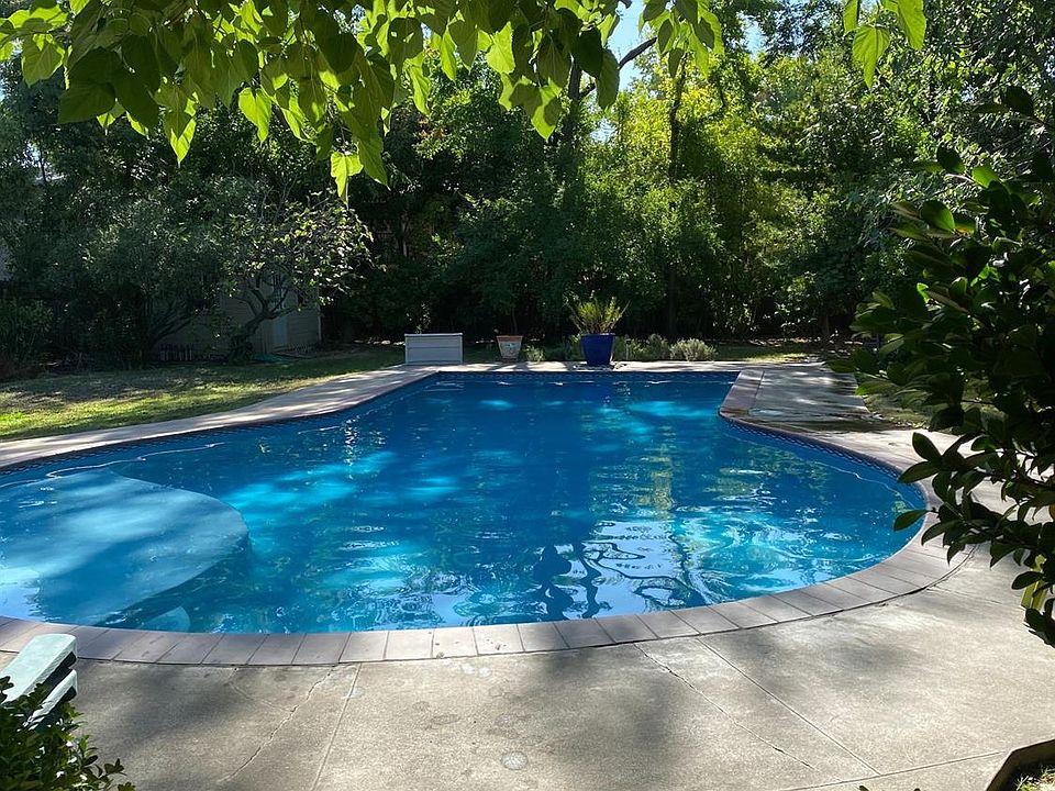 1st image of 2666 Park Hills Dr