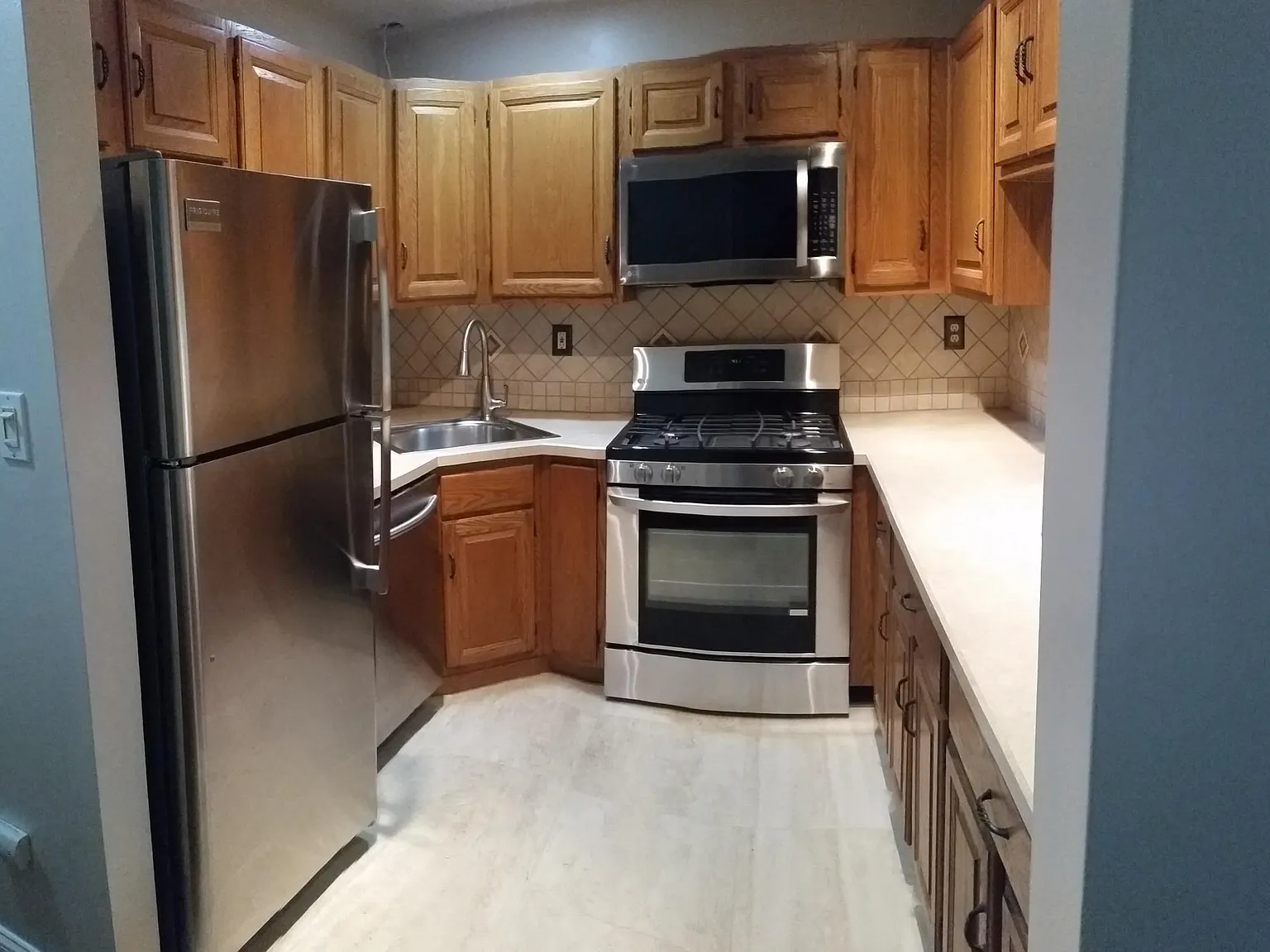 2 bed, 1096 sqft, $2,300 — Photo 2