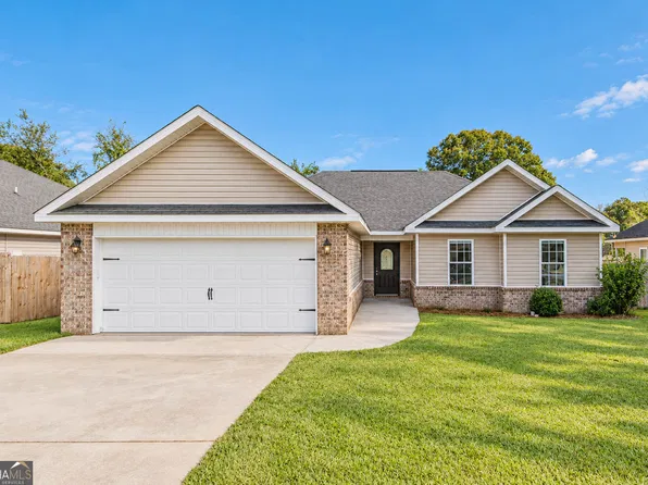 216 Laurel Woods Dr, Warner Robins, GA 31088
