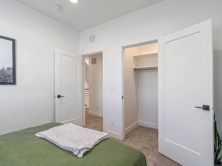 Central Heights Townhomes — Photo 35