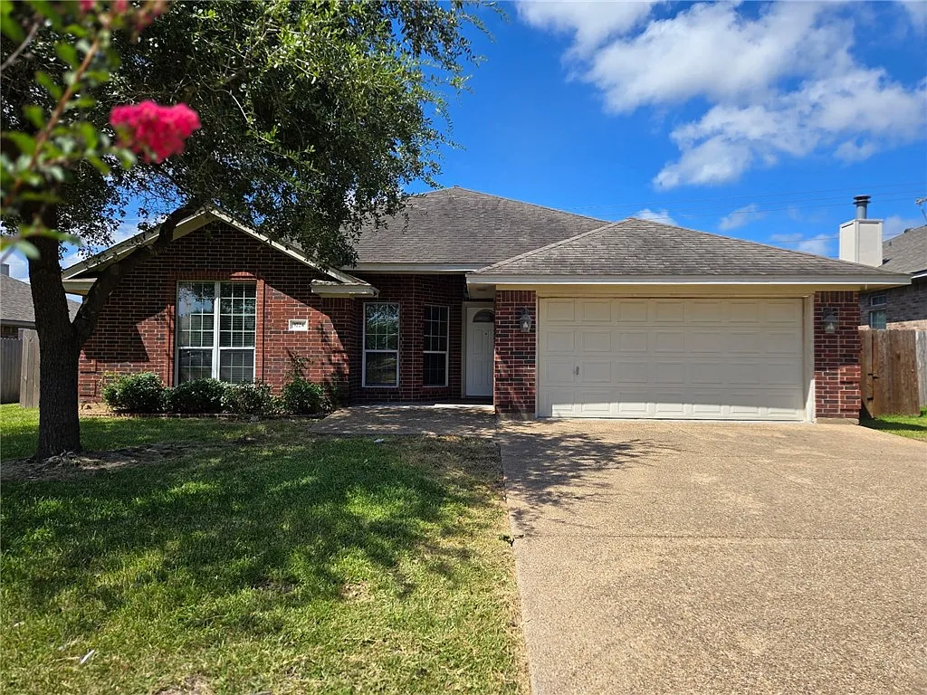 4 bed, 1914 sqft, $2,100 — Photo 2