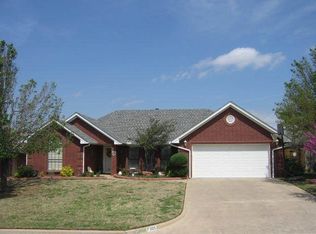 7305 NW Crestwood Dr, Lawton, OK 73505