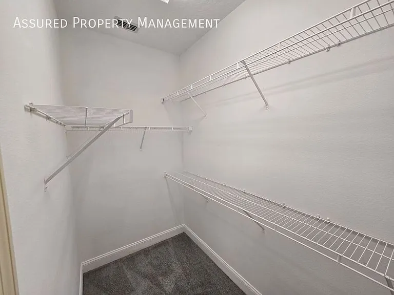 112 E Esther St — Photo 19