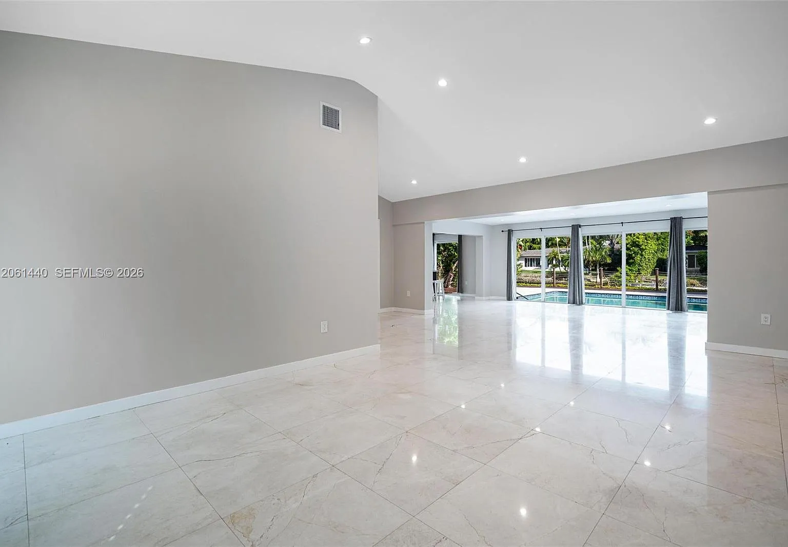 Coral Gables Riviera Sec — Photo 2
