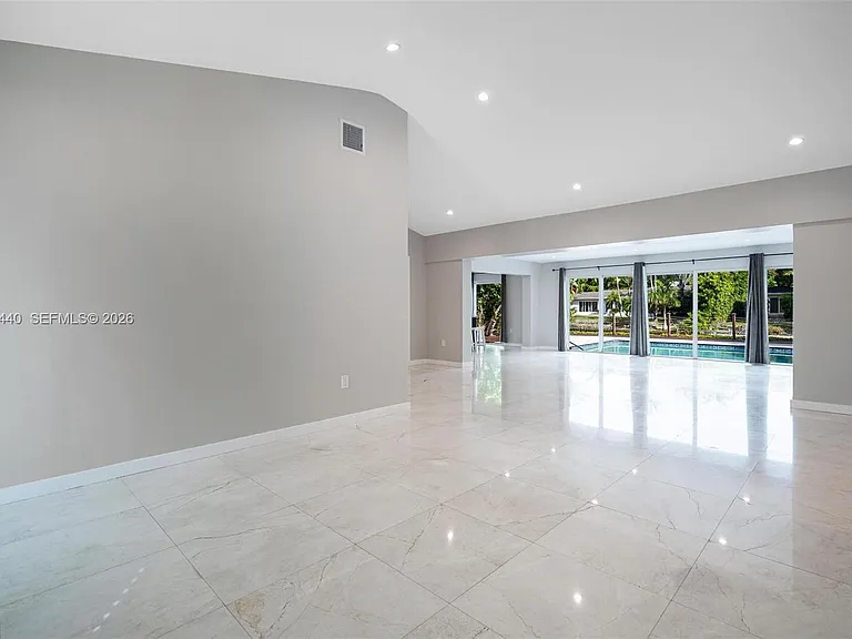 739 Blue Rd — Photo 2