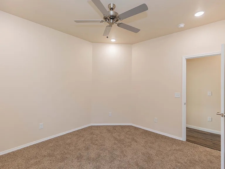 7602 Beck Dr — Photo 10