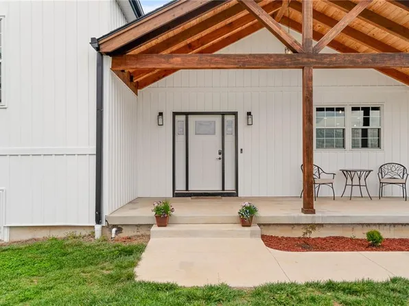 24218 NE 136th St, Excelsior Springs, MO 64024